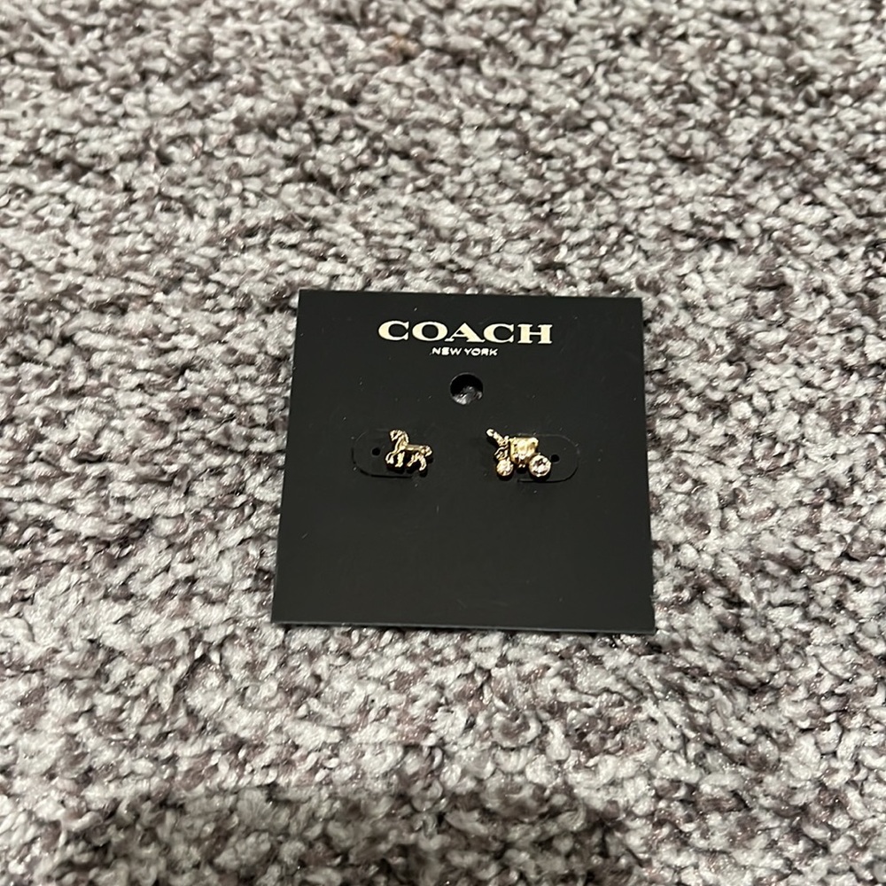 Coach horse carriage signature post back gold diamond rhinestone stud earrings - Picture 2 of 3